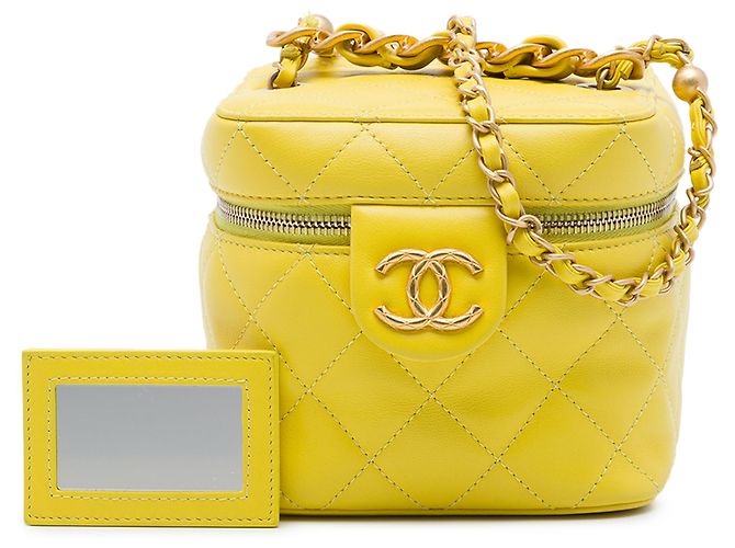 Chanel Vanity Case Small CC Matelassé in Pelle d'Agnello Gialla con Catena Giallo - vista 7