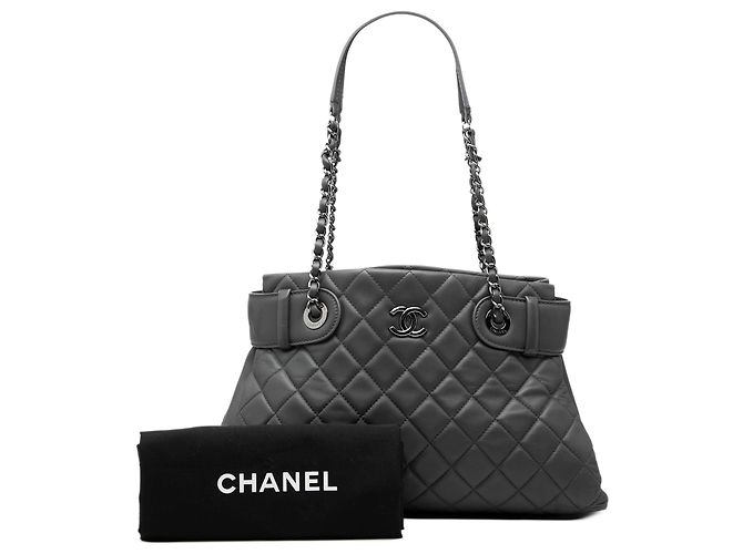 Sac Chanel Coco Loop Tote Petit en Agneau Matelassé Gris Marron Gris anthracite - vue 8
