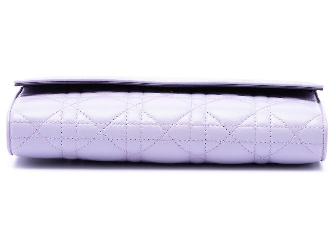 Portafoglio con catena Lady Dior in pelle d'agnello Cannage viola Dior Porpora - vista 3