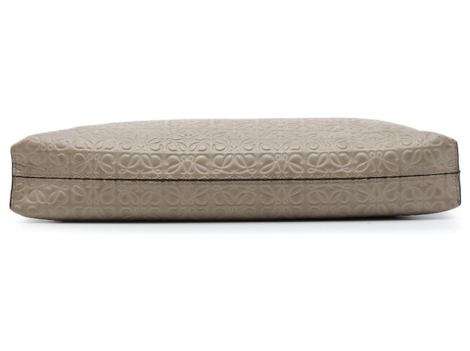 Clutch T in pelle con Anagram embossed marrone LOEWE Taupe - vista 3
