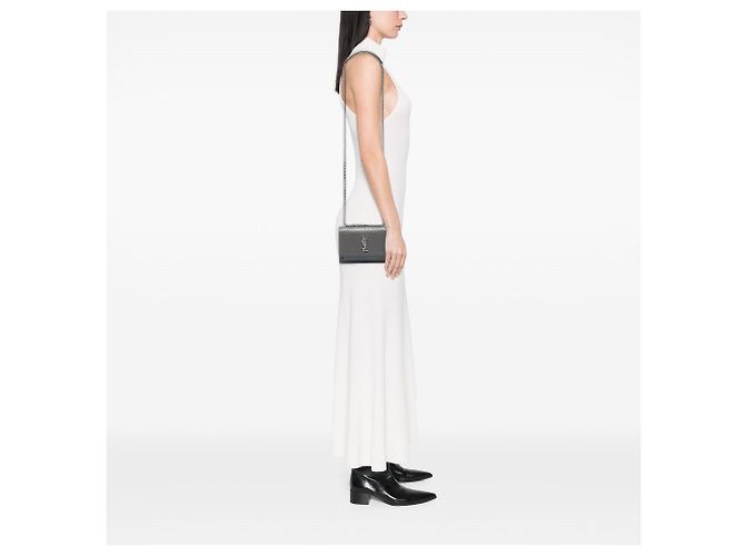 Autre Marque Saint Laurent Cartera Sunset Mini de piel grabada efecto cocodrilo gris con cadena y monograma Castaño - vista 5