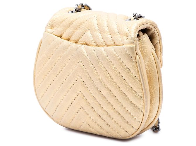 Chanel Gold CC Chevron Metallic Aged Calfskin Bubble Flap - vista 2