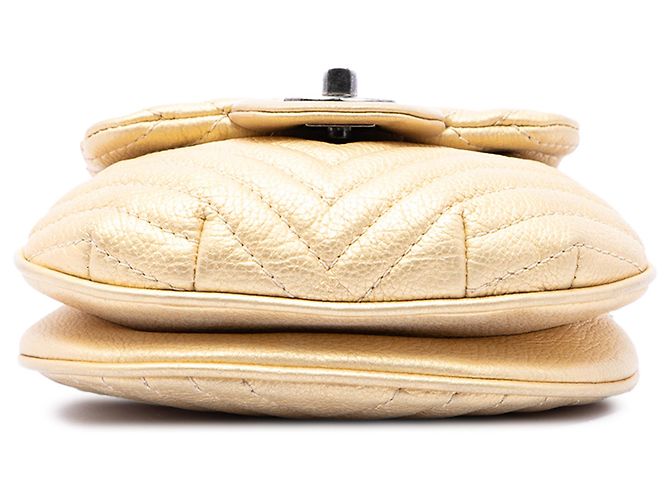Chanel Gold CC Chevron Metallic Aged Calfskin Bubble Flap - vista 3