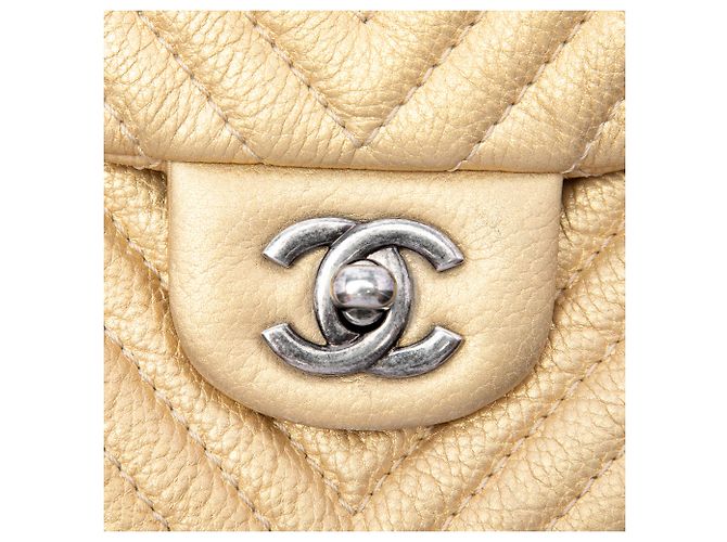 Chanel Gold CC Chevron Metallic Aged Calfskin Bubble Flap - vista 5