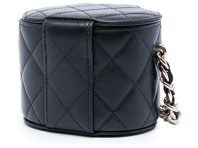 Chanel Mini Round Vanity Case aus schwarzem gestepptem Lammleder mit Kette - Ansicht 2