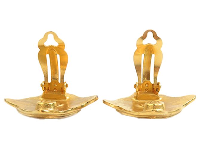 Boucles d'oreilles clips Chanel Gold CC plaquées or motif rhombus - vue 3