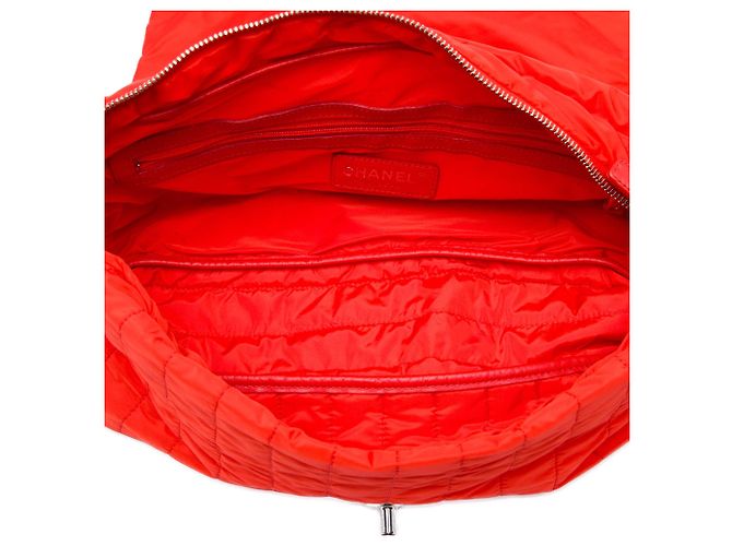Chanel Red Jumbo Quilted Nylon Soft Shell Flap Rosso - vista 4