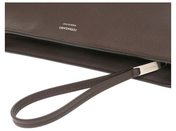 Salvatore Ferragamo Ferragamo Soft Pouch aus braunem Leder Dunkelbraun - Ansicht 11