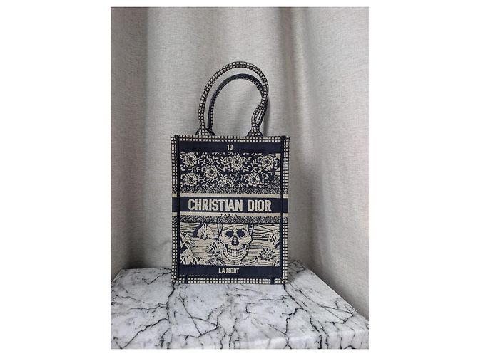 Christian Dior Book Tote La Mort Vertical Tela Navy Beige - vista 2