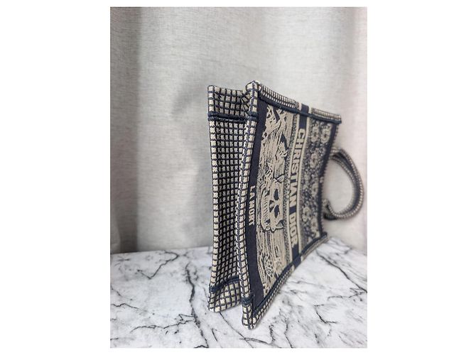 Christian Dior Book Tote La Mort Vertical Tela Navy Beige - vista 4