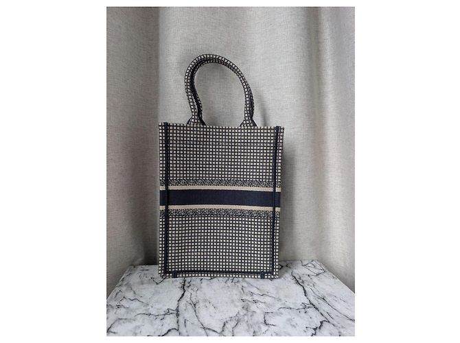 Christian Dior Book Tote La Mort Vertical Tela Navy Beige - vista 7