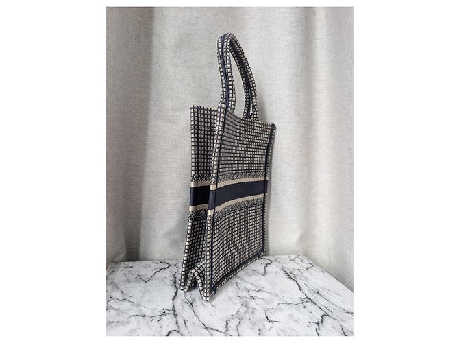 Christian Dior Book Tote La Mort Vertical Tela Navy Beige - vista 8