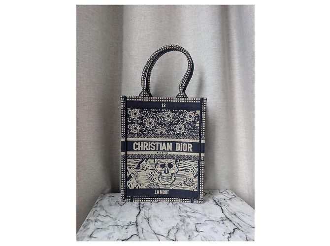 Christian Dior Book Tote La Mort Vertical Tela Navy Beige - vista 9