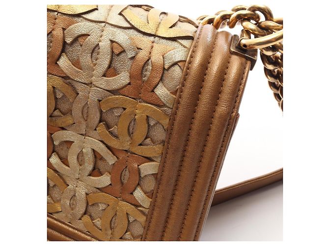 Borsa a tracolla Chanel Boy Dubai Limited Edition Marrone - vista 11