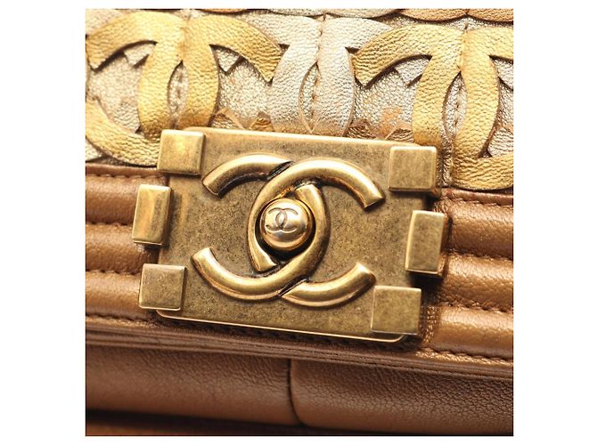 Borsa a tracolla Chanel Boy Dubai Limited Edition Marrone - vista 12