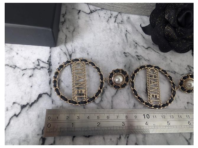Orecchini a clip Chanel CC in oro B18K e pelle nera Nero D'oro - vista 11