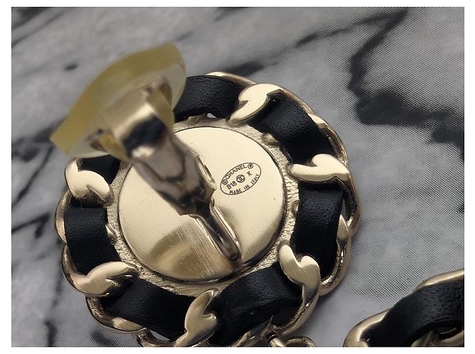 Orecchini a clip Chanel CC in oro B18K e pelle nera Nero D'oro - vista 16