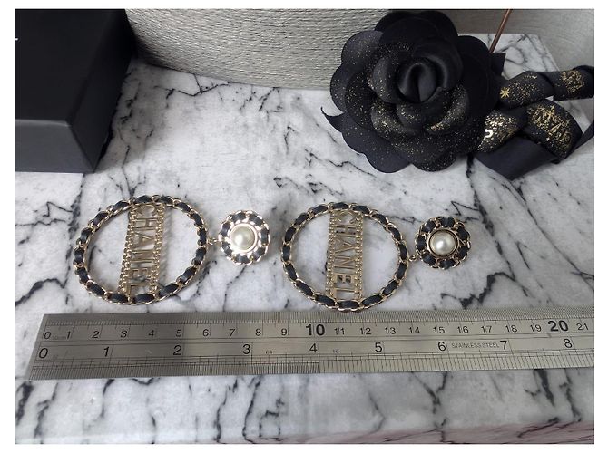 Orecchini a clip Chanel CC in oro B18K e pelle nera Nero D'oro - vista 8