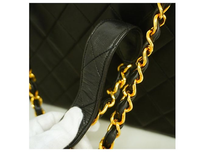 Borsa a tracolla con catena Chanel Matelassé Nero - vista 9