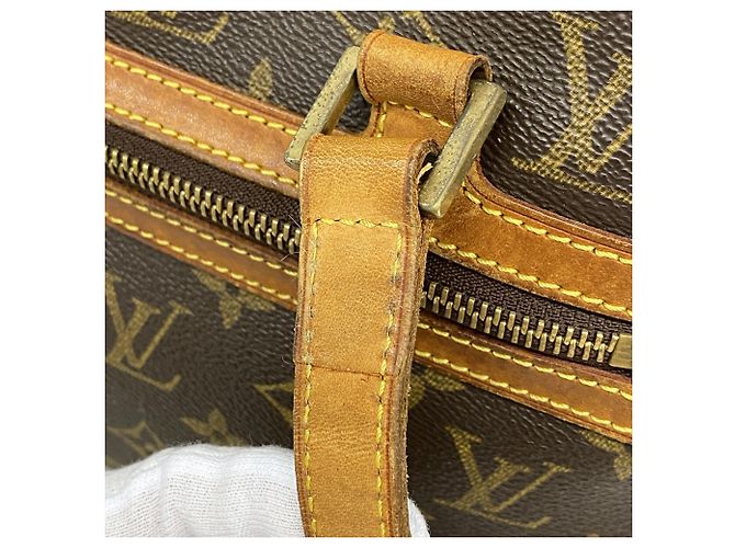 Bolsa de Ombro Louis Vuitton Monogram Cite GM Marrom - vista 9