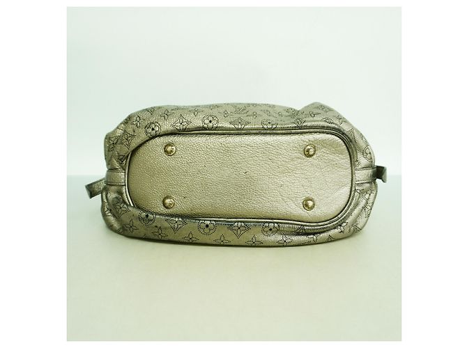 Borsa a tracolla Louis Vuitton Mahina XS M95718 Argent Argento - vista 3