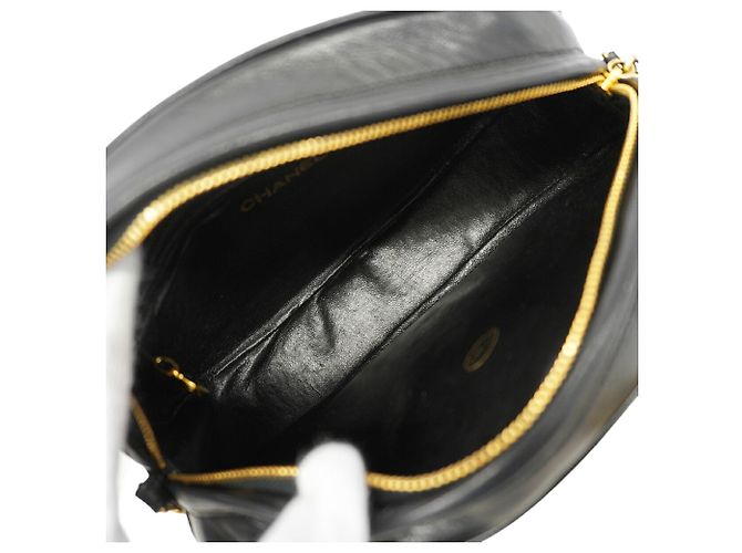 Sac à épaule Chanel en agneau noir - vue 4
