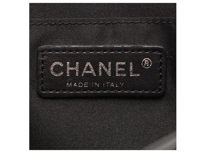 Borsa a tracolla Chanel Matelassé in pelle nera Nero - vista 4