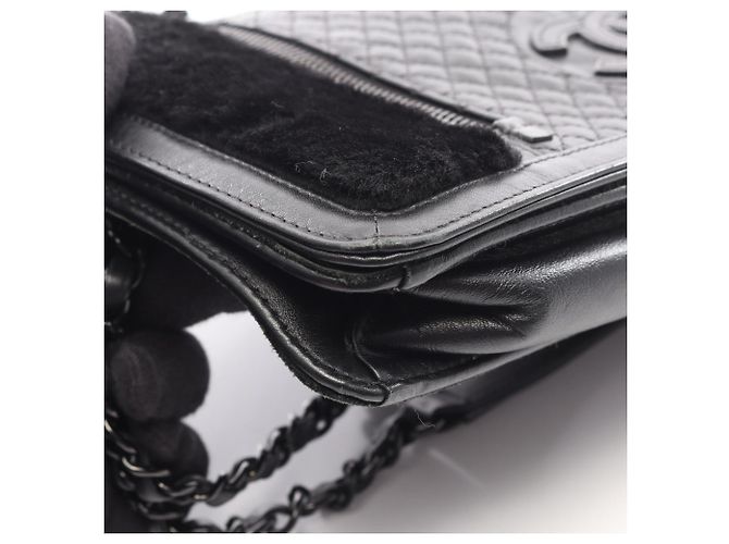 Borsa a tracolla Chanel Matelassé in pelle nera Nero - vista 7