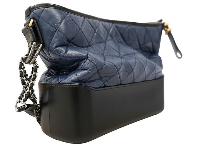 Borsa a tracolla Chanel Gabrielle Hobo Nero Blu navy - vista 2