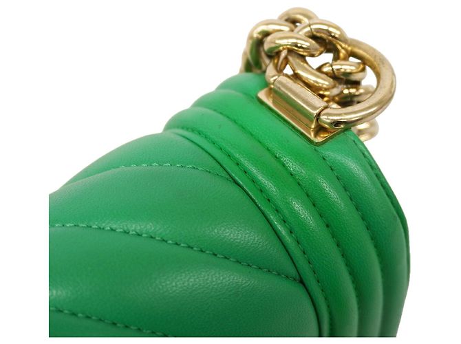 Le Boy Bolsa de Ombro Chanel Boy Chain em pele de cordeiro verde - vista 10