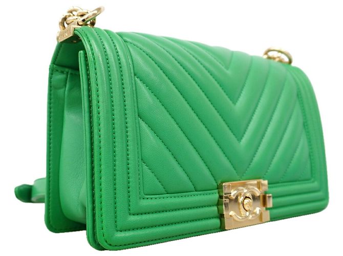 Le Boy Bolsa de Ombro Chanel Boy Chain em pele de cordeiro verde - vista 2