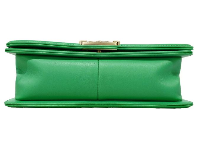 Le Boy Bolsa de Ombro Chanel Boy Chain em pele de cordeiro verde - vista 3