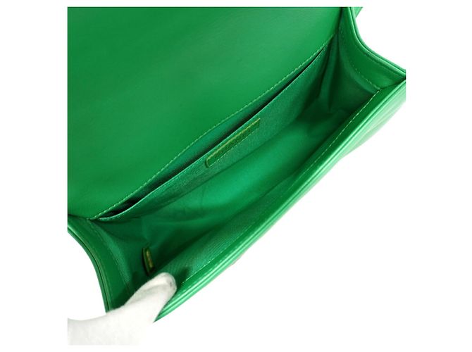 Le Boy Bolsa de Ombro Chanel Boy Chain em pele de cordeiro verde - vista 4