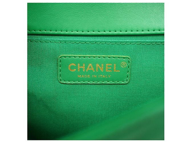 Le Boy Bolsa de Ombro Chanel Boy Chain em pele de cordeiro verde - vista 5