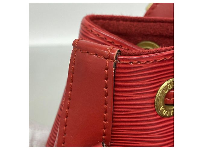 Noe Bolsa de Ombro Louis Vuitton Epi Petit Noé Vermelho - vista 10