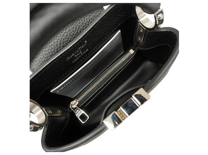 Borsa Louis Vuitton Capucines MINI Nero - vista 4