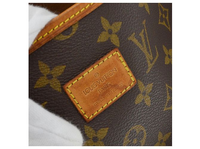 Louis Vuitton Saumur Monogram Canvas 35 Castaño - vista 4