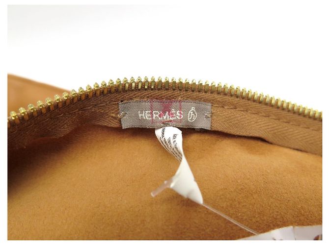 Hermès HERMES PETIT H KISSEN
LAMMLEDER KISSEN GOLD PAINTED H1060878 PILLOW Kamel - Ansicht 12