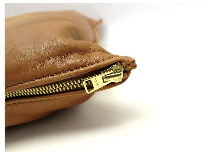 Hermès HERMES PETIT H KISSEN
LAMMLEDER KISSEN GOLD PAINTED H1060878 PILLOW Kamel - Ansicht 5
