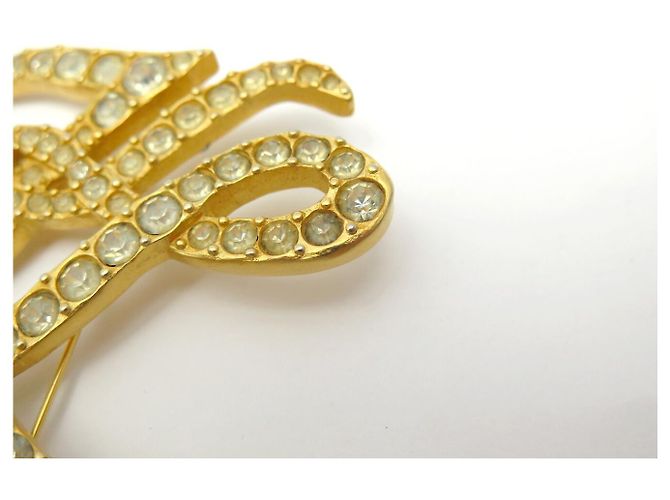 BROCHE VINTAGE KARL LAGERFELD INICIAIS MONOGRAMA KL BANHADO A OURO E STRASS - vista 7
