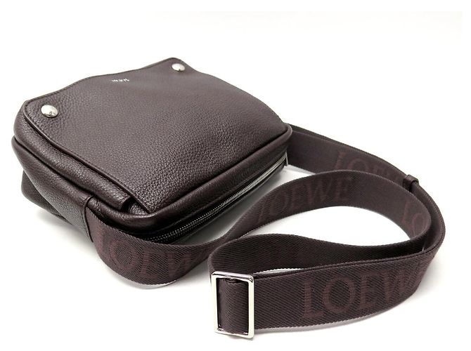 NOVA BOLSA DE TIRO LOEWE PEBBLE MESSENGER BANBA73X04 COURO GRAINÊ Marrom - vista 4