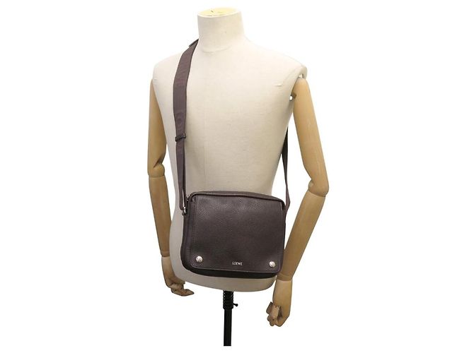 NOVA BOLSA DE TIRO LOEWE PEBBLE MESSENGER BANBA73X04 COURO GRAINÊ Marrom - vista 5