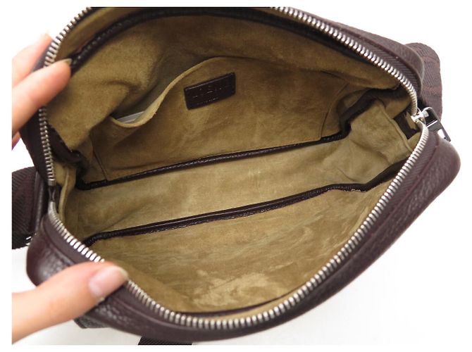 NOVA BOLSA DE TIRO LOEWE PEBBLE MESSENGER BANBA73X04 COURO GRAINÊ Marrom - vista 9