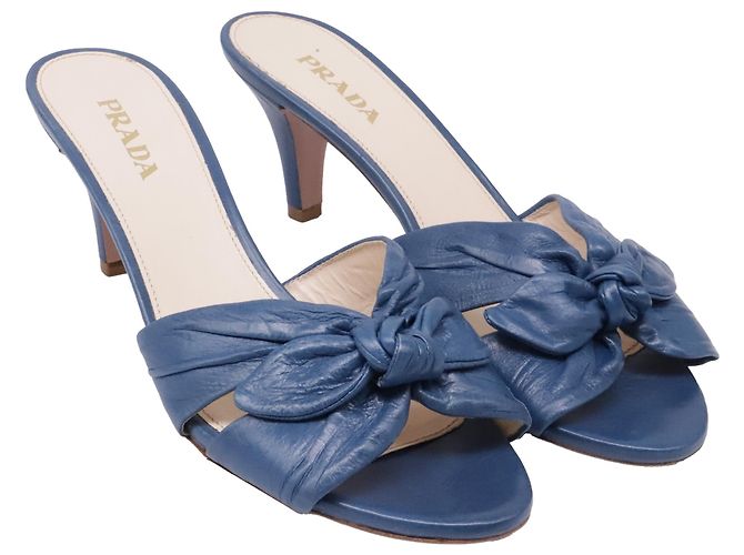 Bow Décolleté kitten heel Prada con fiocco in pelle blu - vista 3