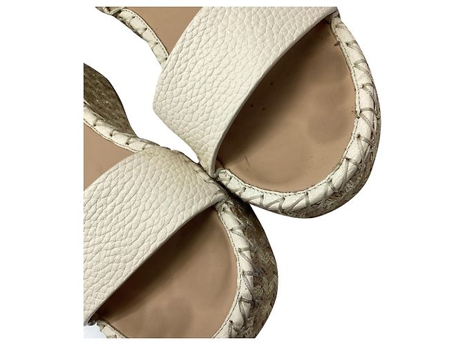 Sandali wedge espadrilles Rockstud Valentino Garavani in pelle bianca Bianco Crudo - vista 10