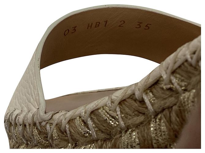 Sandali wedge espadrilles Rockstud Valentino Garavani in pelle bianca Bianco Crudo - vista 9