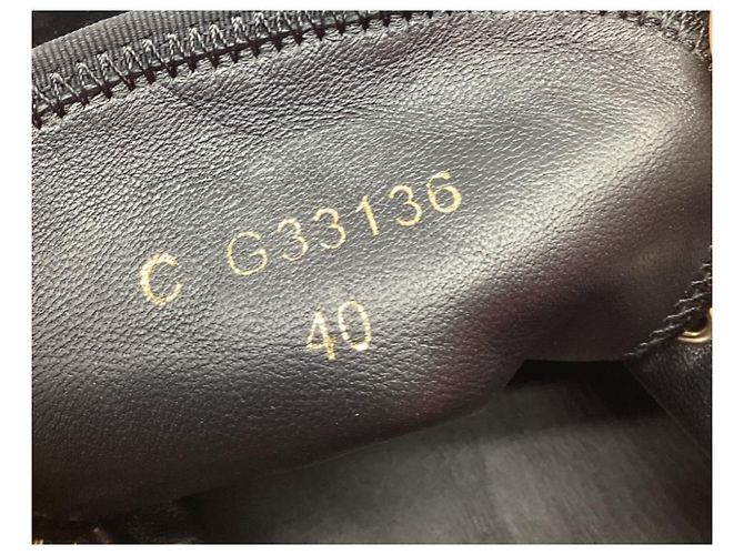 Classique Baskets Chanel en velours noir avec logo CC entrelacé - vue 13