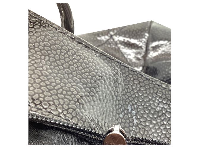 Timeless Chanel 2.55 Reissue Chain Tote Bag aus schwarzem Lackleder - Ansicht 12
