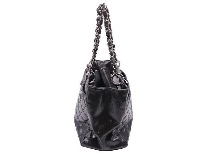 Timeless Chanel 2.55 Reissue Chain Tote Bag aus schwarzem Lackleder - Ansicht 3