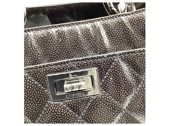 Timeless Chanel 2.55 Reissue Chain Tote Bag aus schwarzem Lackleder - Ansicht 7